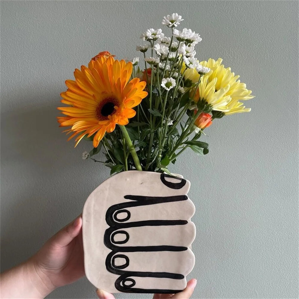 Ceramica Mano: Mini Hand Vase