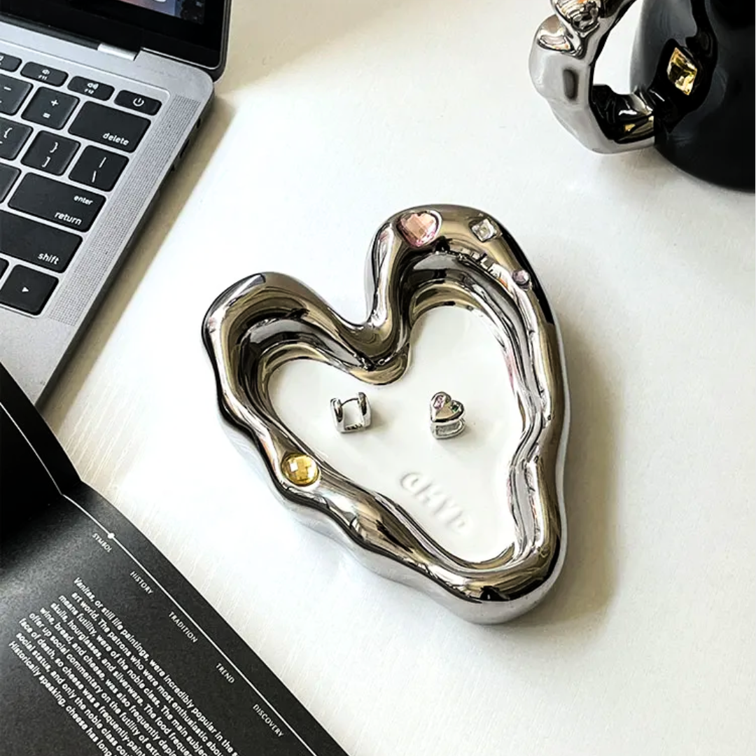 Amoure Petite Heart Desktop Valet