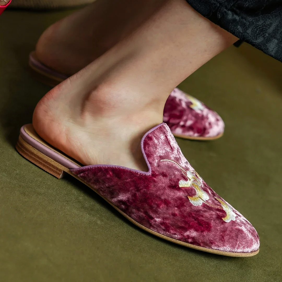 ベルベットミュール VELVET MULE Embroidered Velvet Mules – Monte Browne